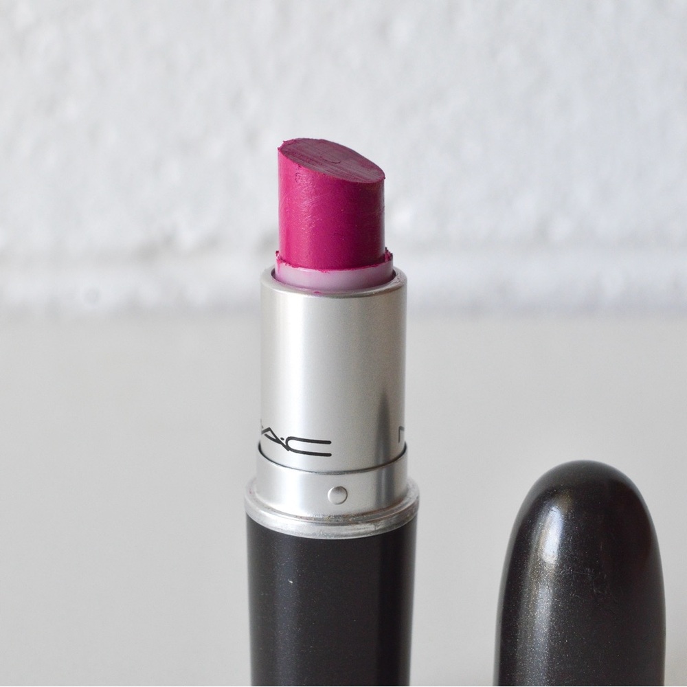 MAC Cosmetics Lipstick *FLAT OUT FABULOUS* Dark fuchsia - Picture 3 of 8
